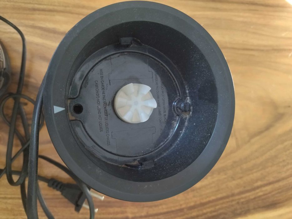 Blender kielichowy, robot kuchenny, sokowirówka z zestawem akcesoriów