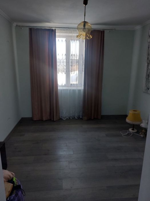 Цегляний будинок з надвірними спорудами