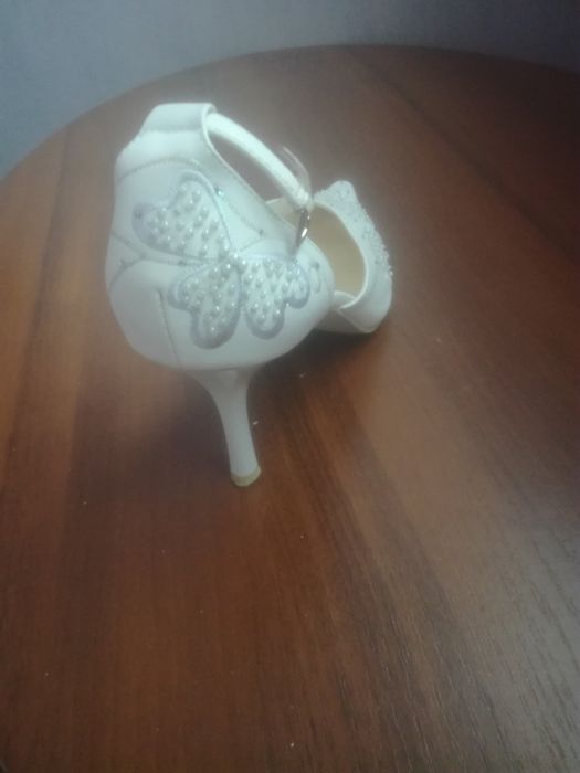 Продам босоножки