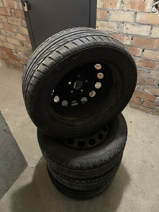 Продам комплект шин R16 Фольцваген Туран