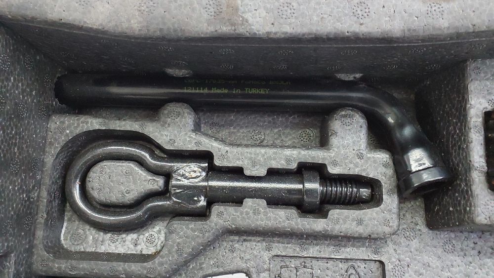 Kit de roda suplente FORD Focus III Carrinha