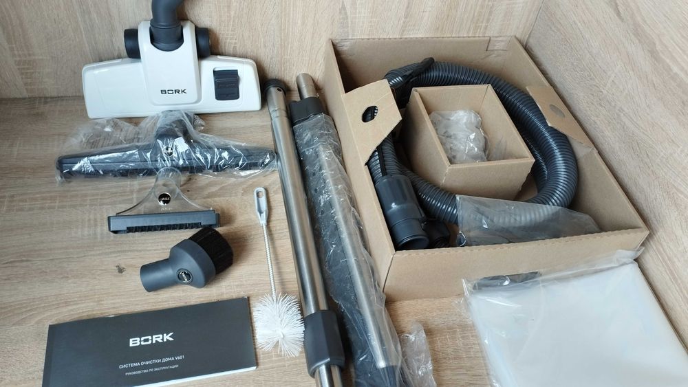 Пылесос Bork  V601 безмешковой с аквафильтром