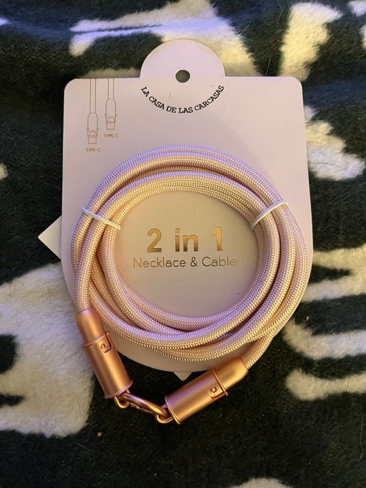 Necklace e cabo La Casa De Las Carcasas