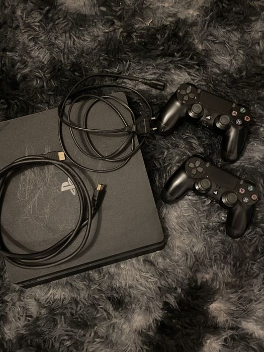PlayStation 4 Slim + 2 Comandos (Original)
