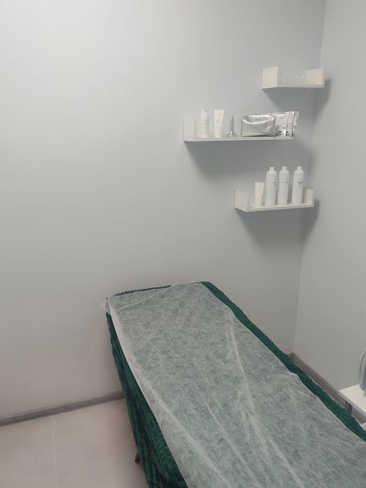 Кабінет в субаренду, розглянемо майстра по нарощуванню вій або пермане