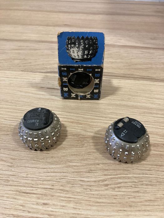 Máquina de escrever: fitas e outros utilitários