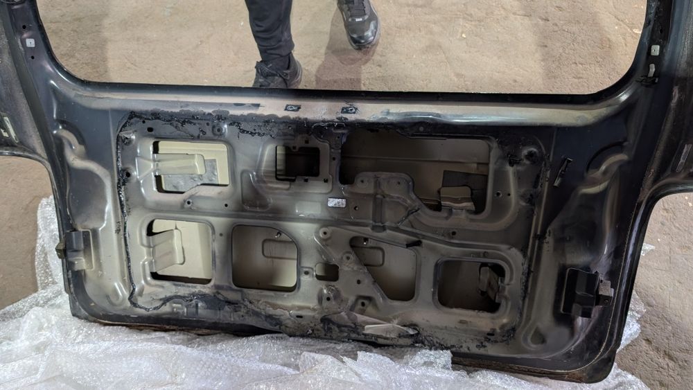 Кришка багажника Kia Carnival