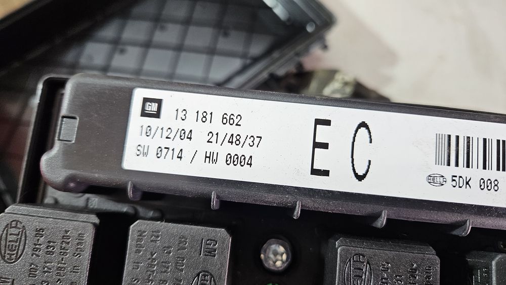 Moduł rec skrzynka bezpieczników bsi EC GM opel zafira b astra h