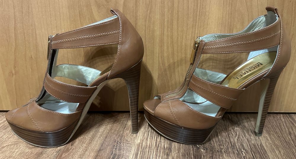 Brązowe miodowe boho skóra sandały obcas szpilka koturna Michael Kors