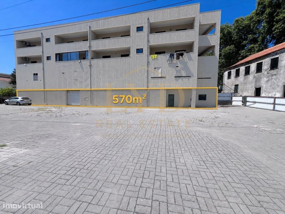 Espaço de Arrecadação e Arrumos com 570 m² em Penamaior, Paços de F...