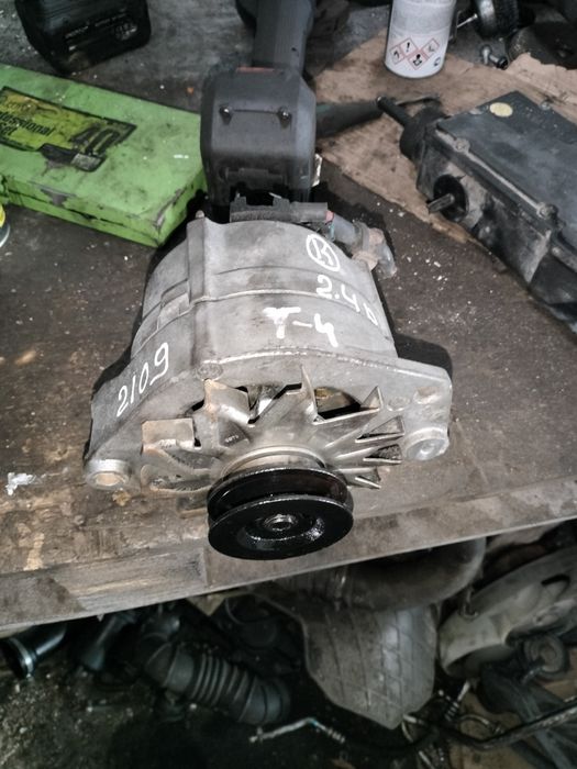 Генератор Volkswagen  Т4 2.4 1990-2003 074903023A