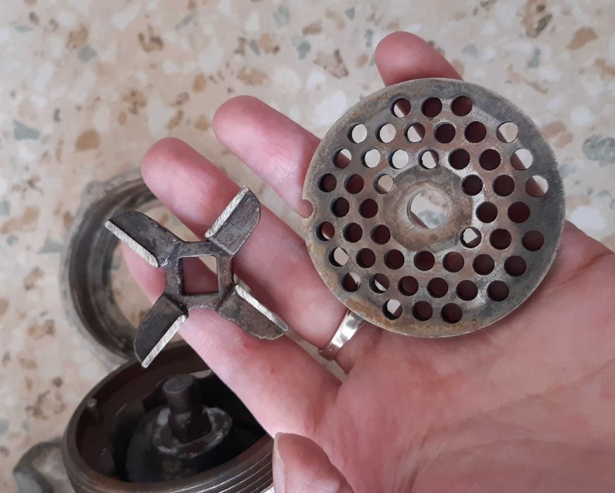 Мясорубка Касли чугунная