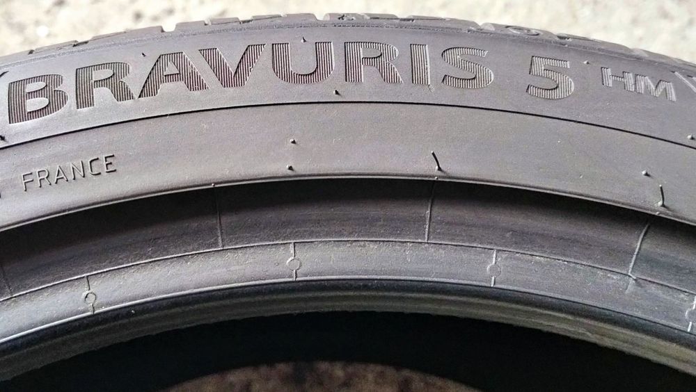 Шини літні R18 235/40 Barum Bravuris 5HM