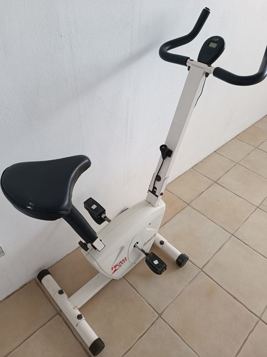 Exercise bicycle in good condition512371704884121601