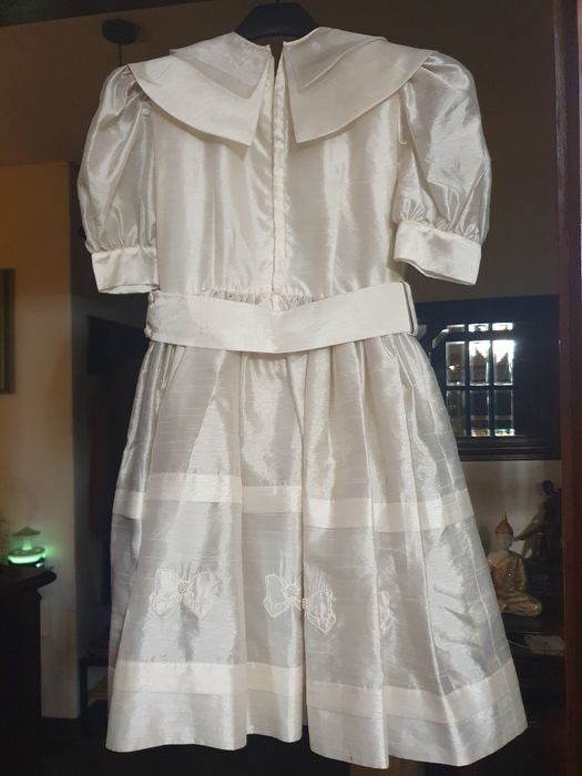 Vestidos como novos. Só uma vez de uso. Cerimônia. Vendo 20 € cada .