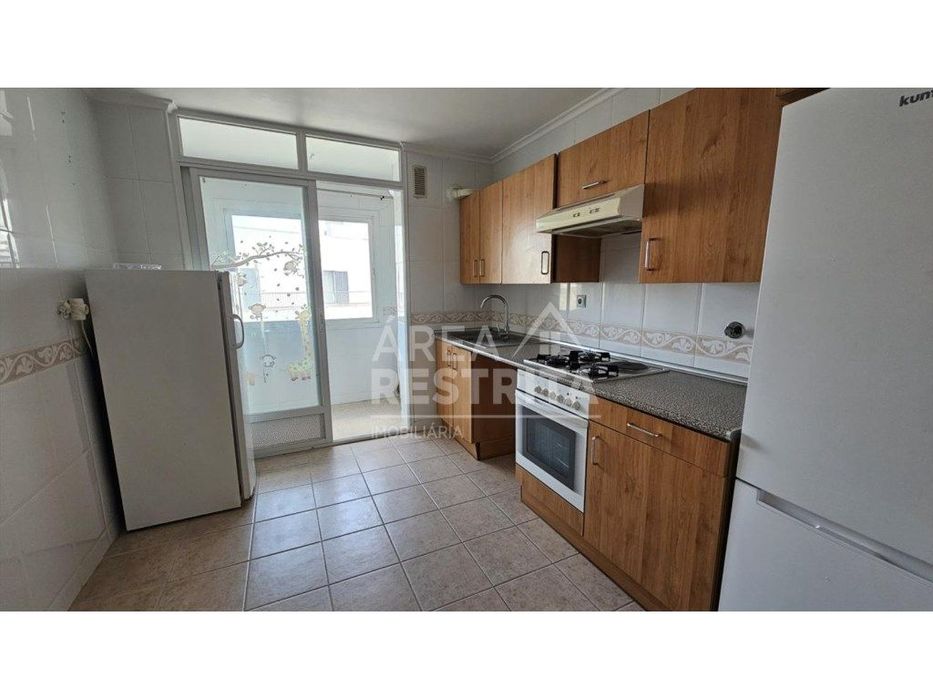 Apartamento T3 com garagem e elevador — Alhos Vedros, Setúbal