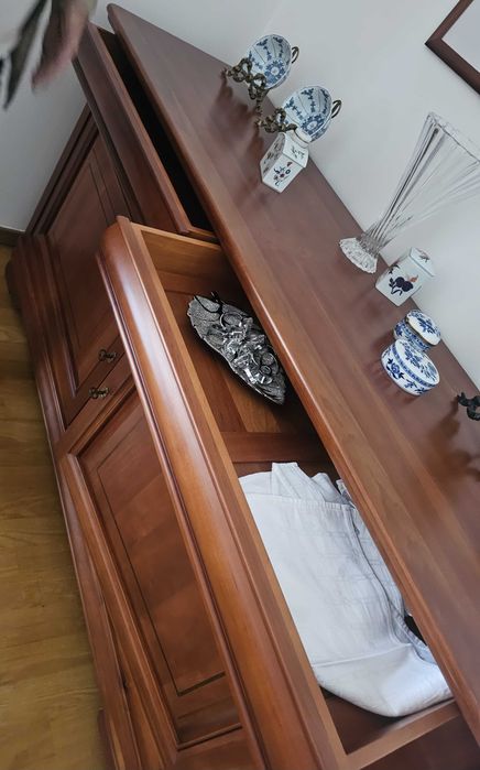 Aparador em madeira maciça Cerejeira