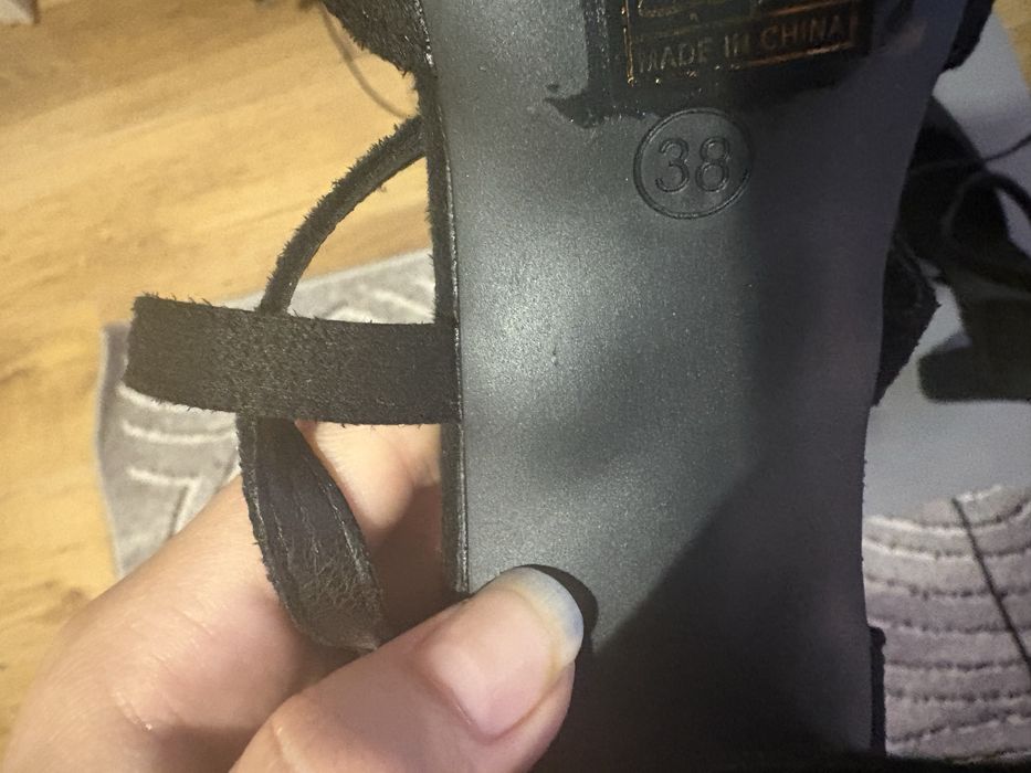 Dzień dobry sprzedam buty