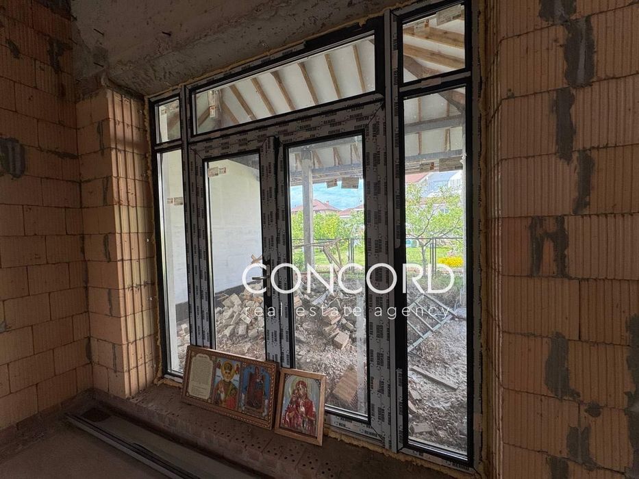 Оболонь. КМ "Чорнобилець-Оболонь", 6-та Лінія, 13. Продам будинок