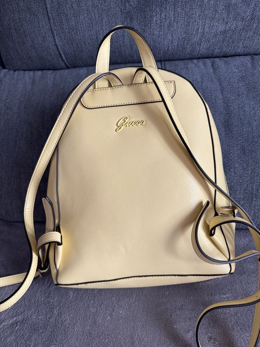 Vendo mochila da Guess em muito bom estado