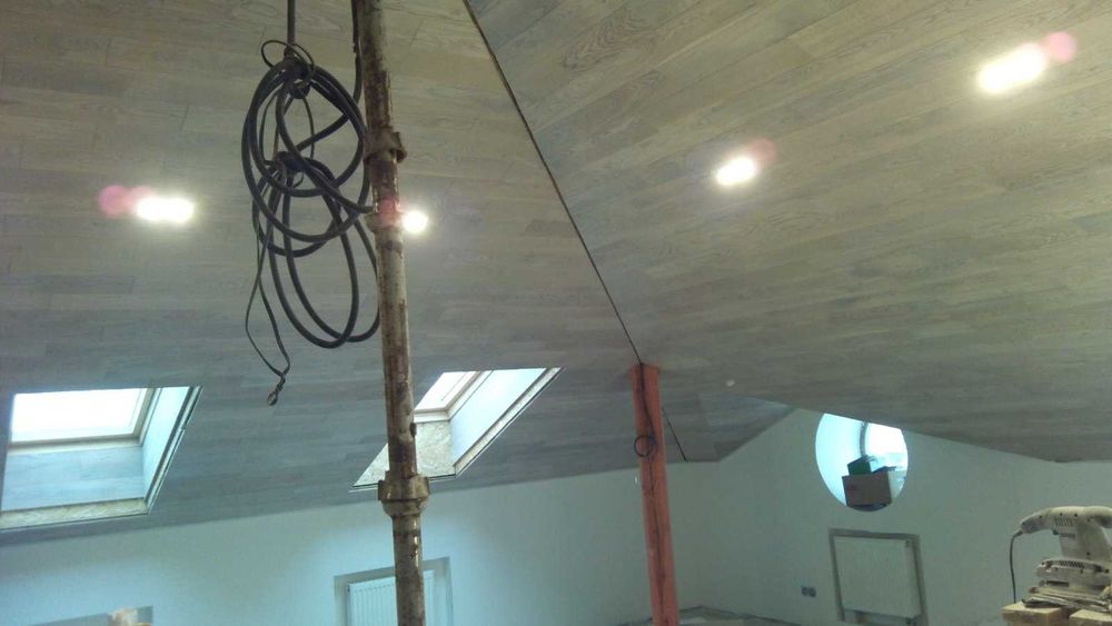 Штукатурка, шкаклівка, шпалери, плитка, ламинат.