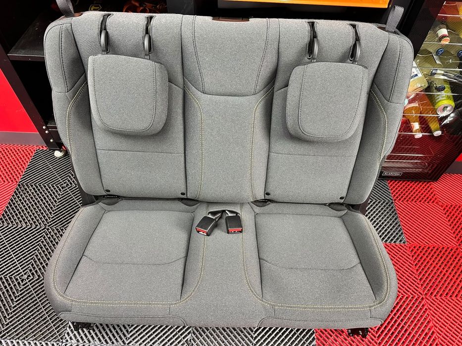 Fotele kanapa boczki podłokietnik jeep wrangler JL  3D