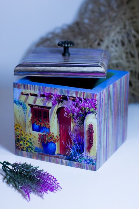 Вироби з дерева та скла декоровані