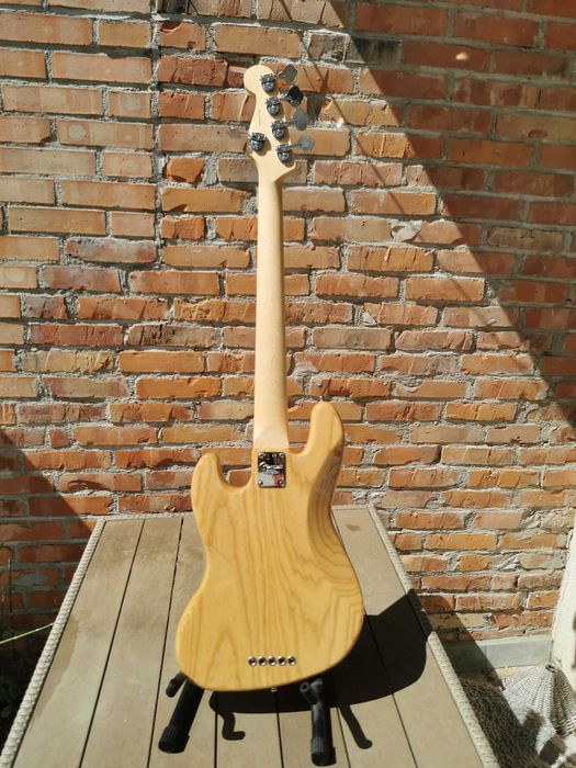 Gitara basowa FENDER American Pro Jazz Bass V