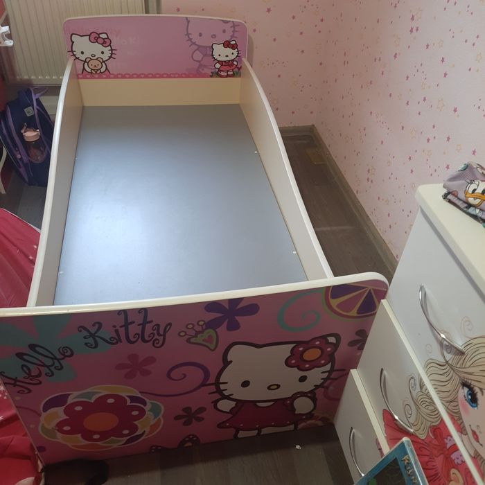 Кровать для дівчинки