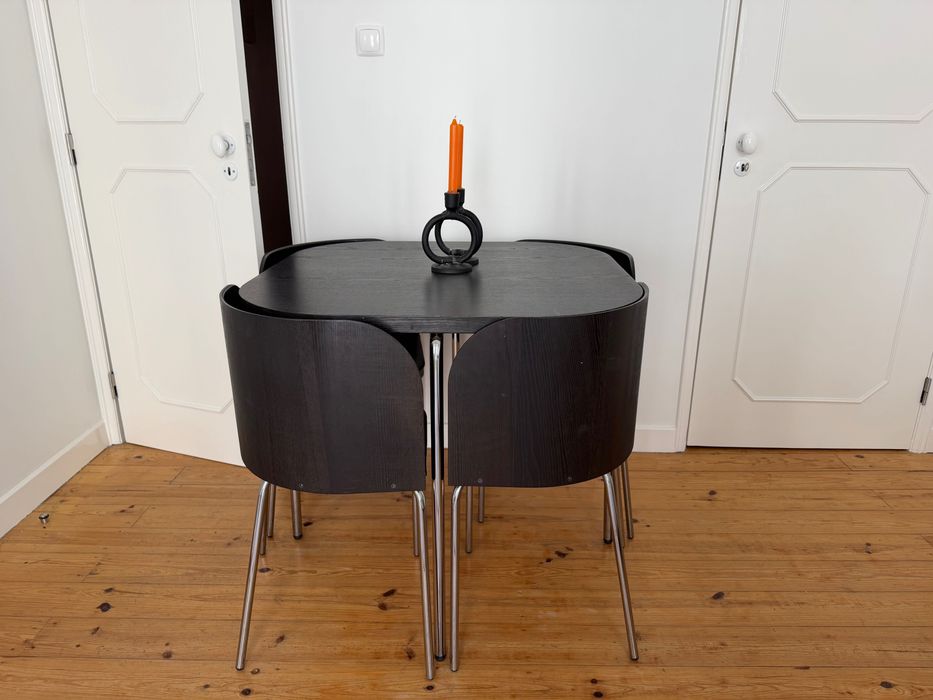 Mesa de Jantar com 4 cadeiras