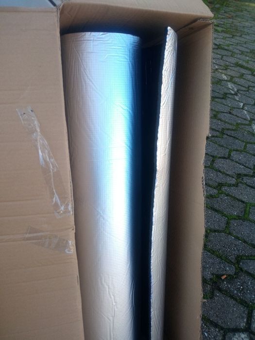Material de isolamento novo dentro de caixa. Urgente