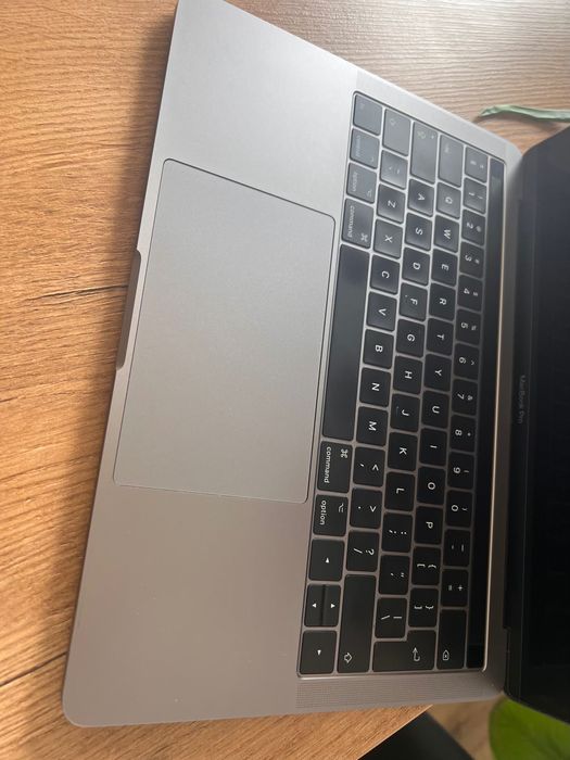 MacBook Pro 13", v2017r., 3,1GHz Intel I5, 16GB ram, 256GB, Touch bar
