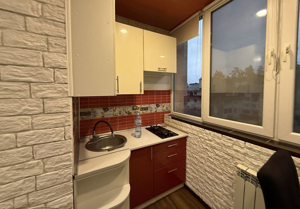Продам терміново ! Квартира з ремонтом меблями та технікою, 1-кімн., 37 м², Ірпінь. Поруч центральний парк