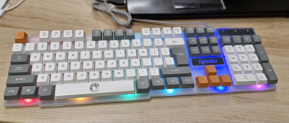 Klawiatura USB 104-klawiszowa, 3 kolory oświetlenia NOWA