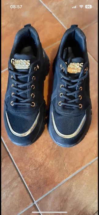 Sneakersy czarne ze złotym