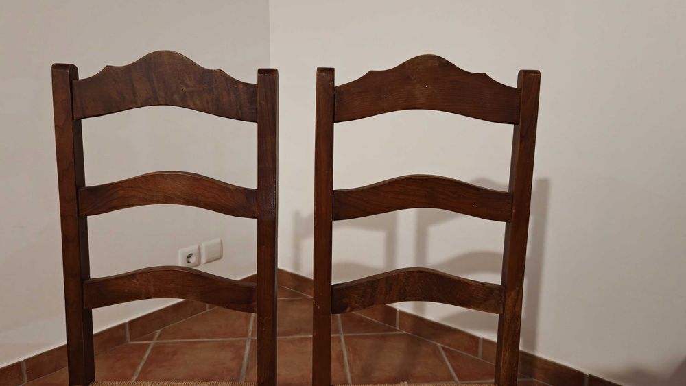 Cadeiras de madeira