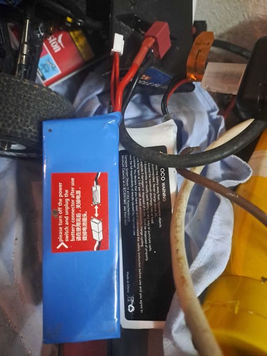 Carro telecomandado a bateria para competir