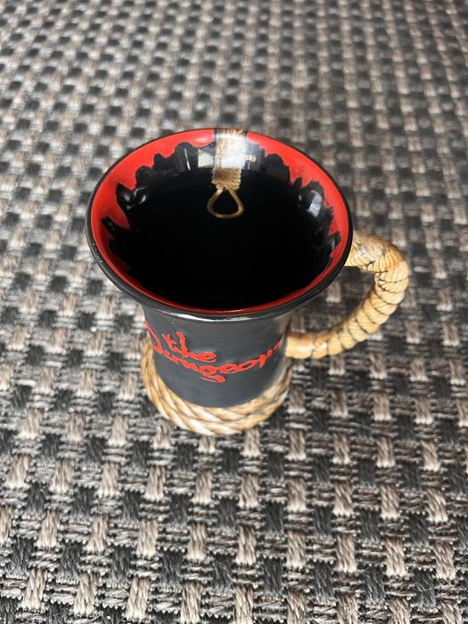 Caneca London Dungeons443587719227648001