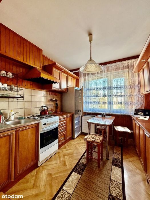 Tanio, dwupokojowe z pięknym balkonem i widokami.