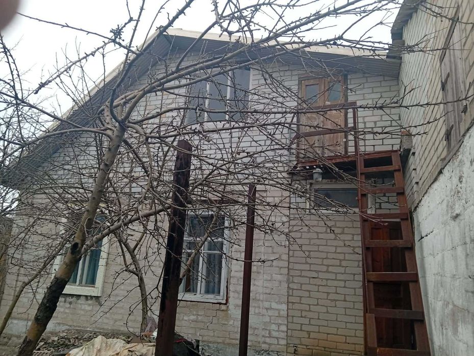 Будинок(дім, хата) гарна локація, город  до берега!