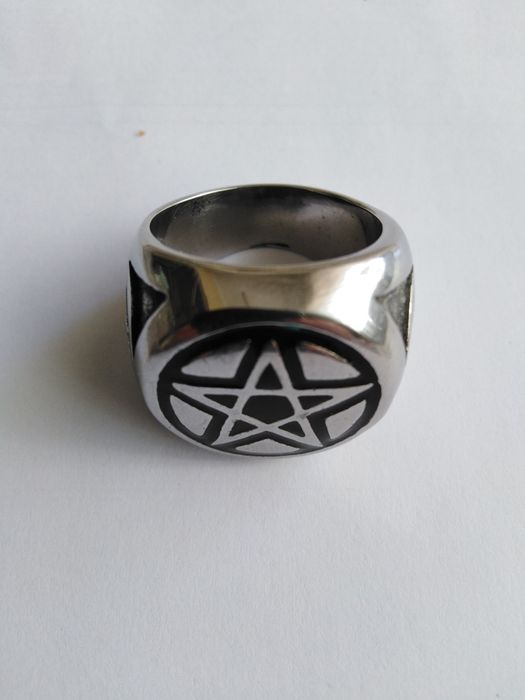 Anel em aço com pentagrama