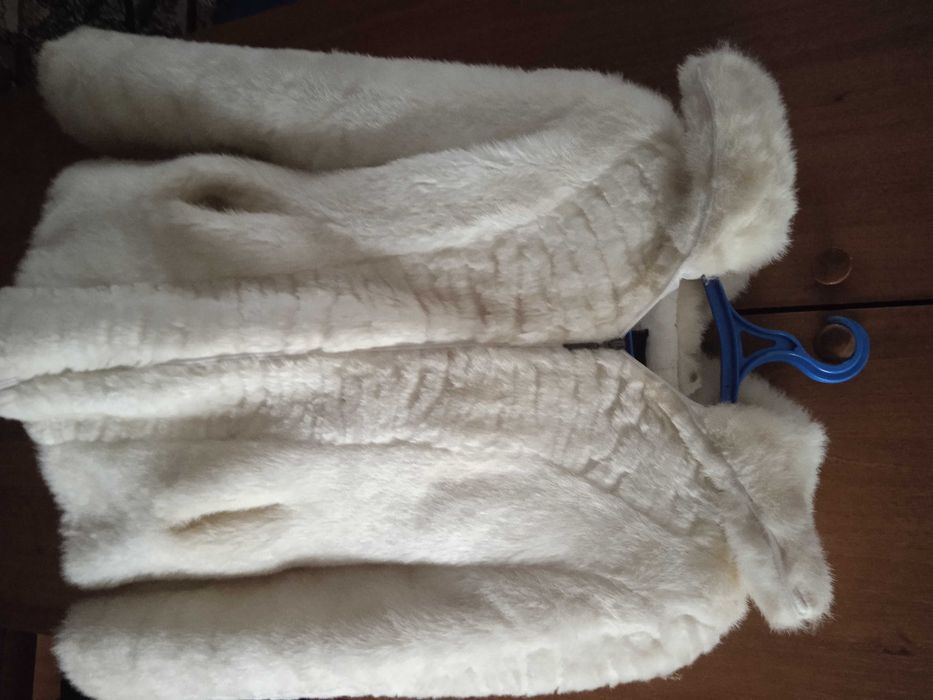 шуба дуже гарна і елегантна.