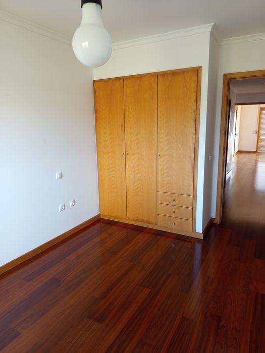 Arrendo apartamento T3 em Santa Maria da Feira