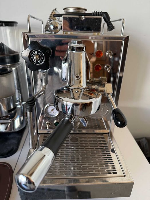 Ekspres ciśnieniowy kolbowy niemiecki ECM profesjonalny 1 grupowy