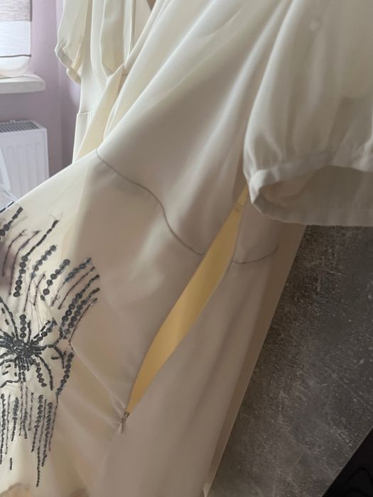 sukienka ecru zdobiona Asos