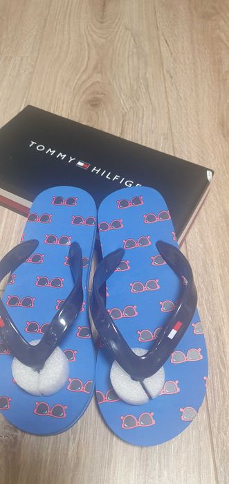 Tommy Hilfiger 30-31 flip flop