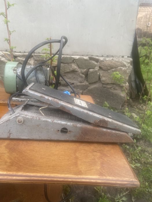 Продам швейну машинку Сінгер в робочому стані