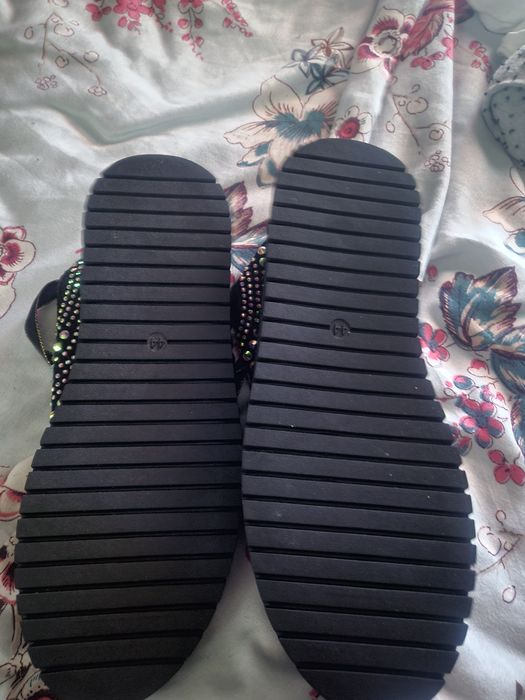 Buty z cekinami 44