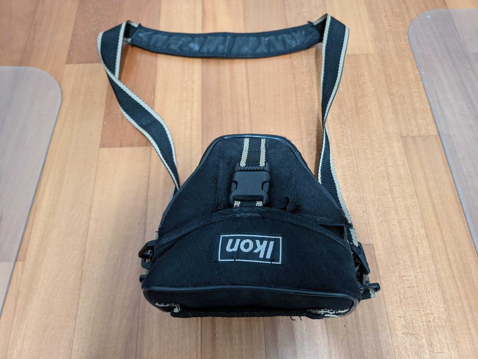 Câmara Fotográfica de Película Canon EOS 5 com Bolsa Ikon