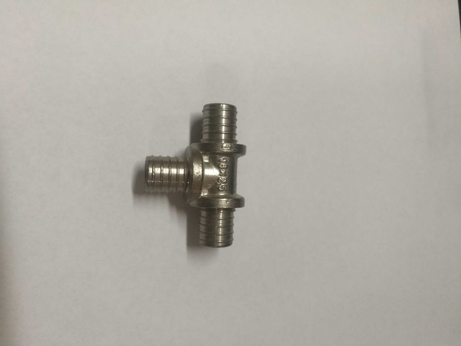 Trójnik PUSH 18x2,5 KAN mosiężny w dobrej cenie